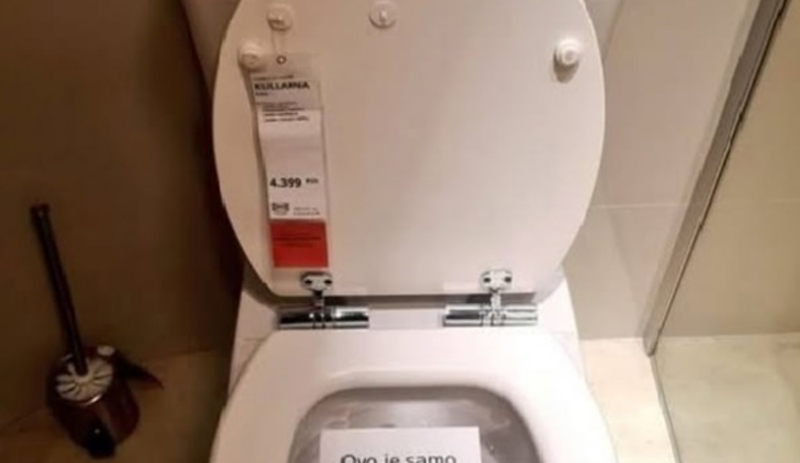 Natpis na izložbenom toaletu u poznatom salonu namještaja hit je u regiji, odmah ćete vidjeti zašto
