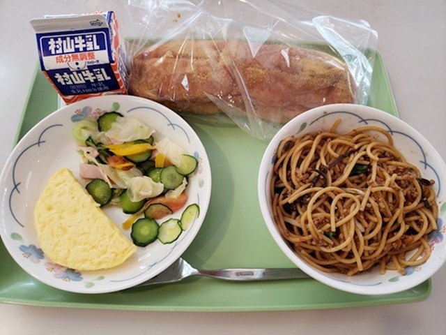 7. Ovo je jedan tipičan školski ručak u Japanu..