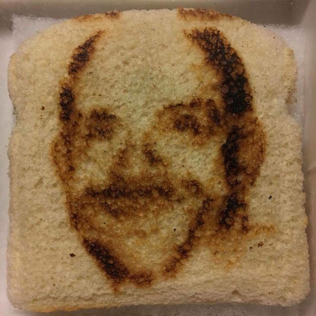 4. Ovaj je tata kupio toaster koji na kruhu ostavlja obris njegovog lica