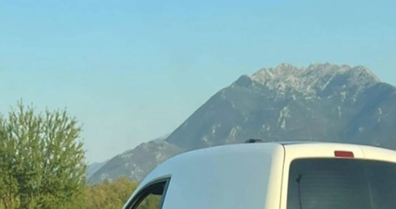 Netko je na cesti kod Biokova snimio zabrinjavajuć prizor, nećete vjerovati što radi ovaj vozač