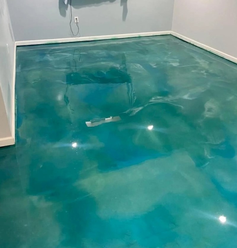 10. Ovo nije bazen, nego pod u hodniku jednog hostela