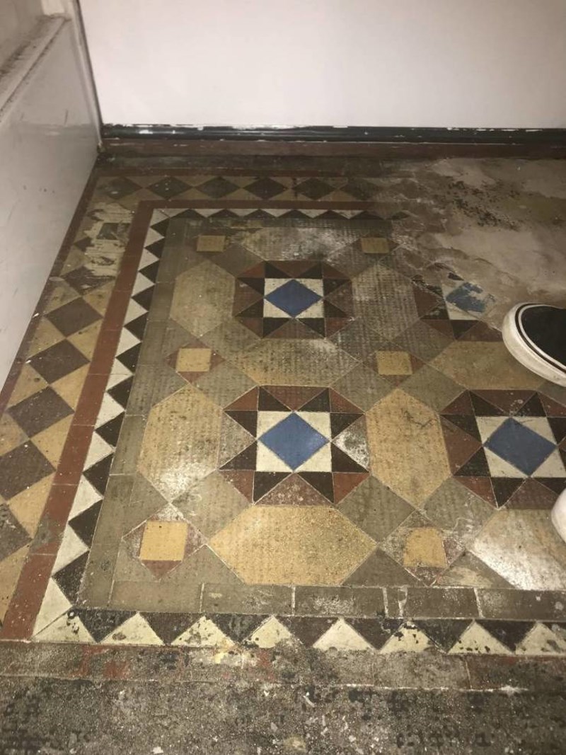 2. Pronašli smo originalne pločice iz viktorijanskog doba prilikom renovacije kuće