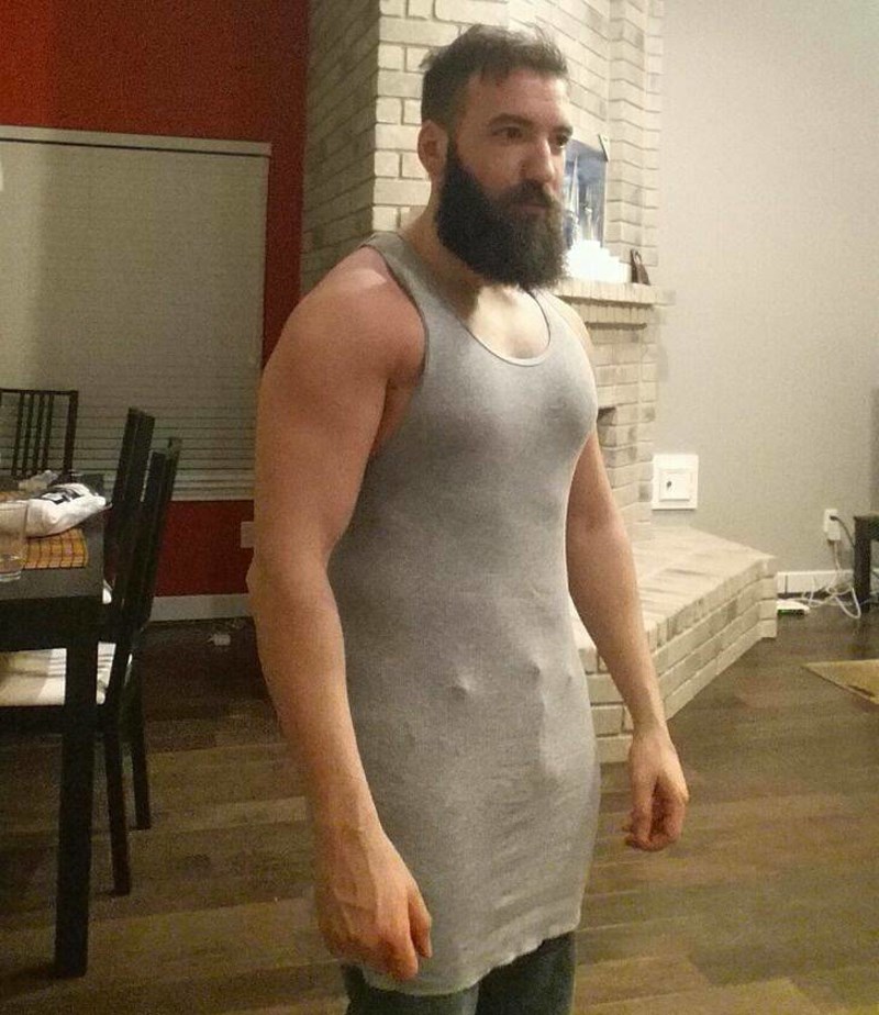 25. Kupio sam XL majicu da mi ne bude preuska. Ovo nisam očekivao.