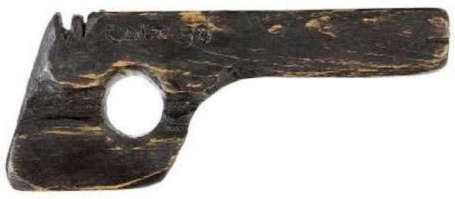 9. Lažni pištolj