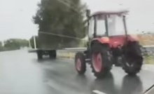 Traktoristu se otkačila prikolica, način na koji je spasio situaciju oduševio je društvene mreže