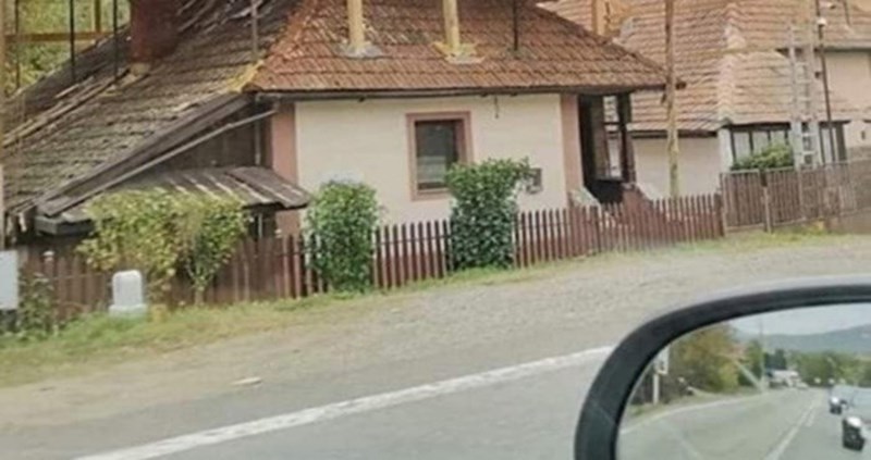 Fotka jedne kuće u Bugarskoj apsolutni je hit na Fejsu, morate vidjeti kako je netko popravio krov