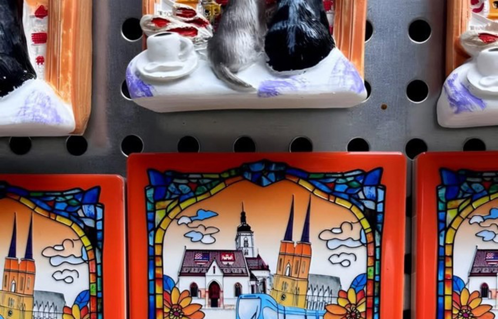 Turist je u zagrebačkoj suvenirnici uočio pogrešku na jednom proizvodu, morate vidjeti ovaj promašaj
