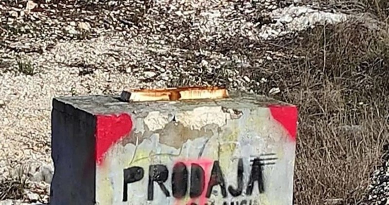 Netko je negdje u Dalmaciji uočio nesvakidašnji oglas, morate vidjeti što prodaje ovaj tip