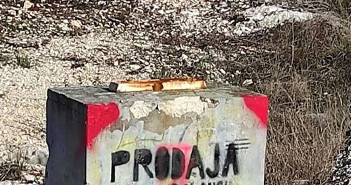 Netko je negdje u Dalmaciji uočio nesvakidašnji oglas, morate vidjeti što prodaje ovaj tip