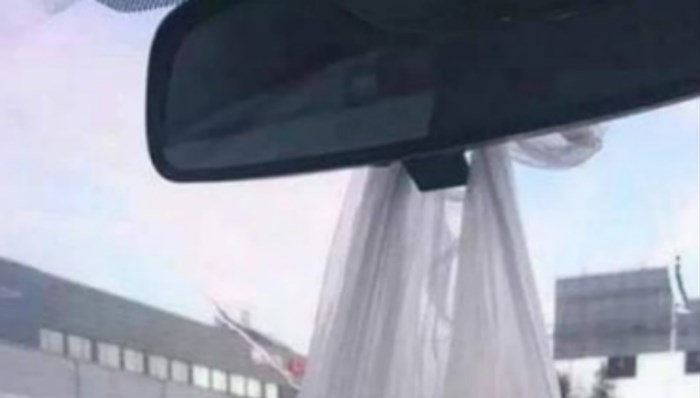 Ovom Balkancu ne treba držač za mobitel, prasnut ćete u smijeh kad vidite njegovu auto instalaciju