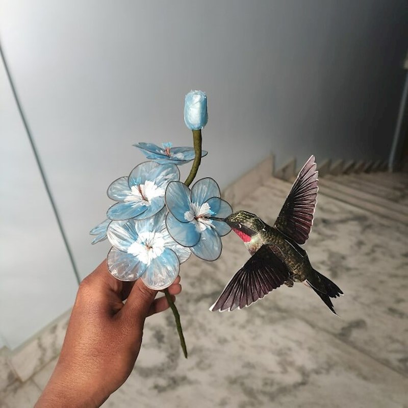 4. Ukras napravljen od plastičnih vrećica i starih žica