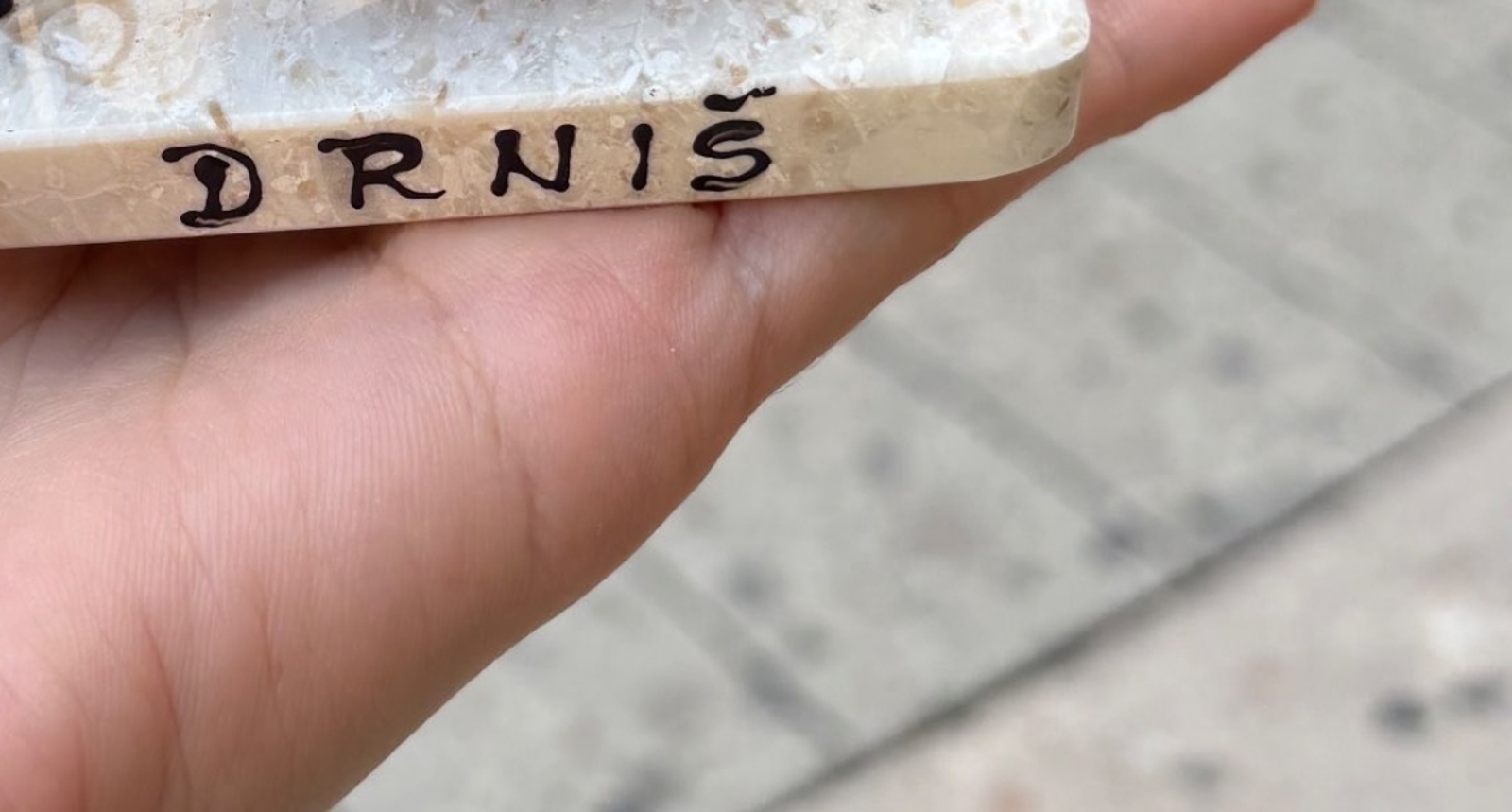 Oduševljeni turist morao je fotkati suvenir koji je kupio u Drnišu, odmah će vam biti jasno zašto
