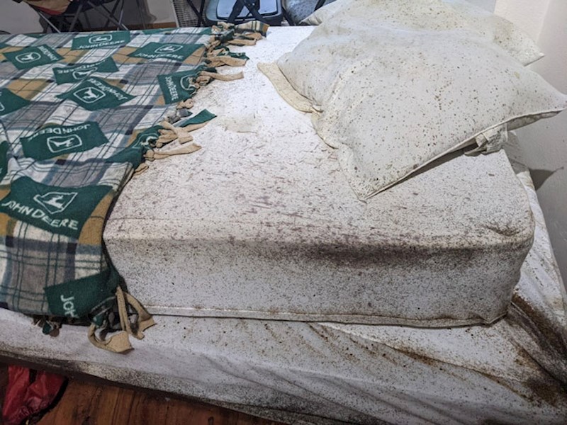 18. Nečiji krevet izgleda kao da ima kugu