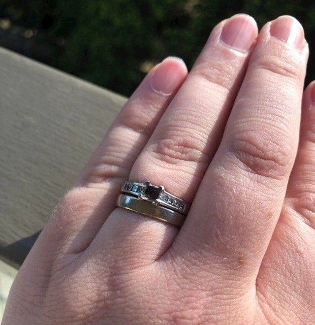 8. Otpao mi je dragi kamen s vjenčanog prstena, taman za 10 godišnjicu braka. Prsten je imao garanciju na 10 godina.
