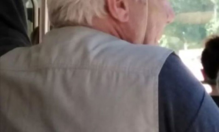 Netko je u autobusu fotkao tipa koji je glavu zaštitio nečim urnebesnim, morate vidjeti