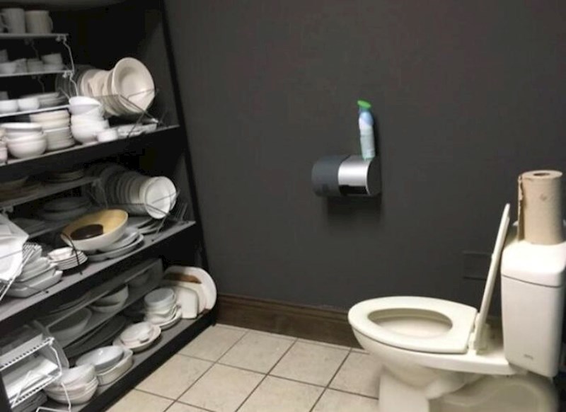 3. Obavljanje nužde pored suđa u većini bi ljudi izazvalo popriličnu jezu