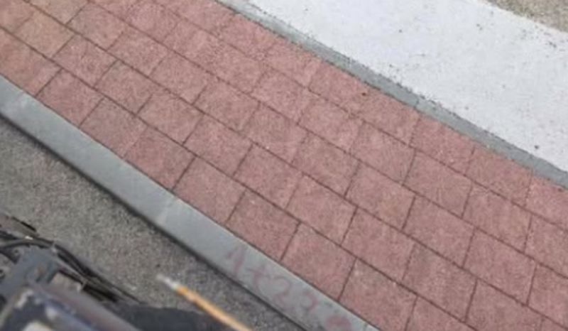 Natpis na nogostupu nasmijao je slučajne prolaznike, kad vidite fotku odmah će vam biti jasno zašto