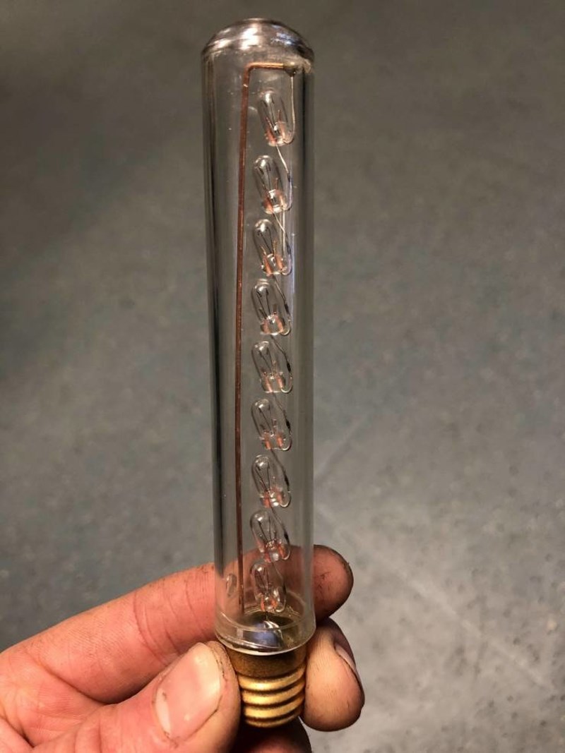 6. Žarulja koja u sebi ima više malih žarulja