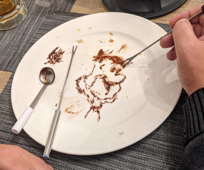 1. Moj tata nacrtao nam je Freda Kremenka na tanjuru