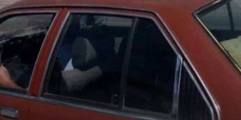 Tip je odlučio sam ugraditi šiber na auto, plakat ćete od smijeha kad vidite kako je to ispalo