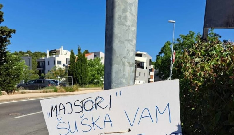 Netko je u Zadru ostavio poruku za majstore koji su postavljali šahtove, odmah je postala hit