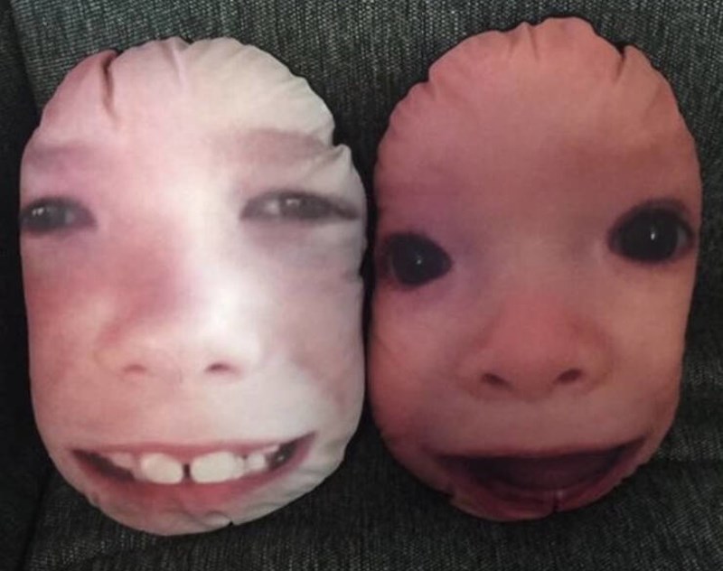 13. Mislila sam da su jastuci s licima njezine djece odlična ideja za poklon mojoj sestri. Sve dok ih nisam vidjela.