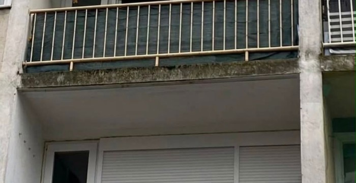 Polaznik je uočio urnebesne viseće detalje na nečijem balkonu, fotka je odmah postala hit u regiji