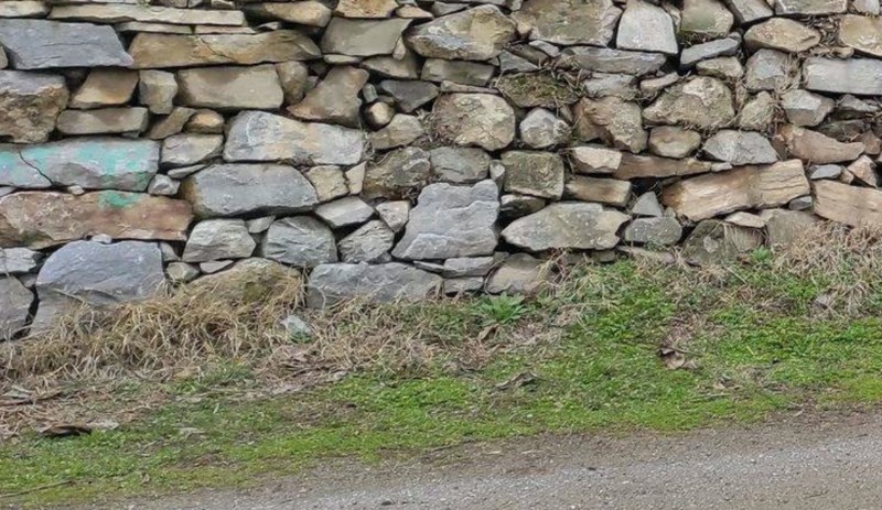 Fotka iz Bugarske nasmijala je cijelu regiju, morate vidjeti kako je netko popravio suhozid