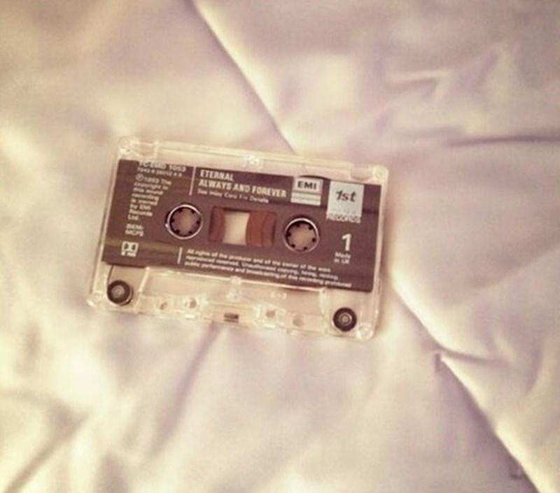 6. "Nećakinja tinejdžerica neki dan je pronašla kasetu u mojoj sobi i pitala me što je to."