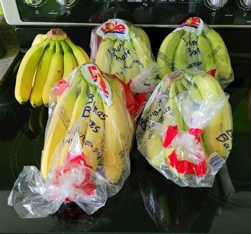 Naručila sam 4 banana