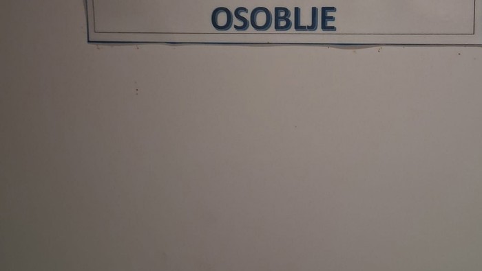 Natpis na WC-u za osoblje u hotelu na Jadranu šokirao je cijelu Hrvatsku, odmah ćete vidjeti zašto