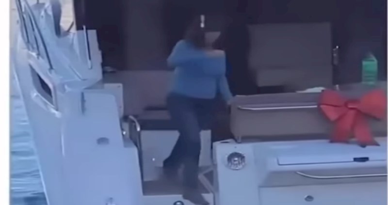 Žena je za Novu Godinu pretjerala s pićem, sad joj se cijeli internet smije zbog ove sramotne snimke