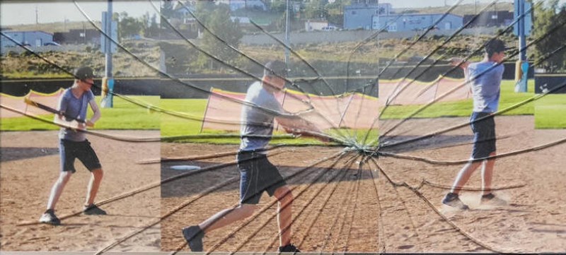 12. Fotografija je pala i staklo okvira se razbilo točno na mjestu na kojem sam opalio lopticu