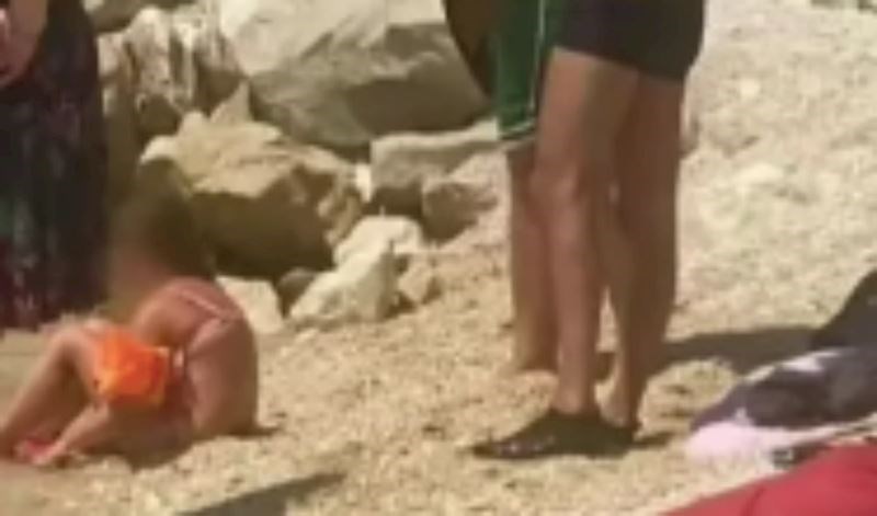 Ljudi na plaži nisu mogli skinuti pogled s ovog tipa, sve će vam biti jasno kad vidite kako se sunča