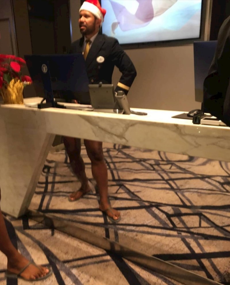 4. Recepcioner kakvog definitivno ne viđamo svaki dan 😆