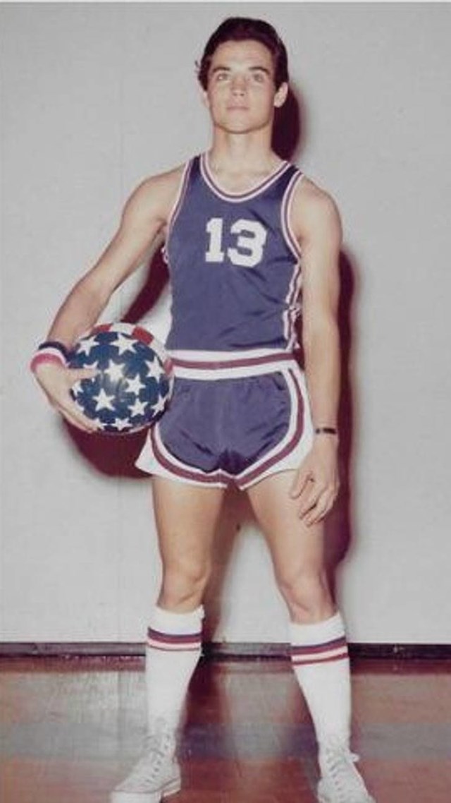 16. Moj tata je 1960-ih igrao košarku
