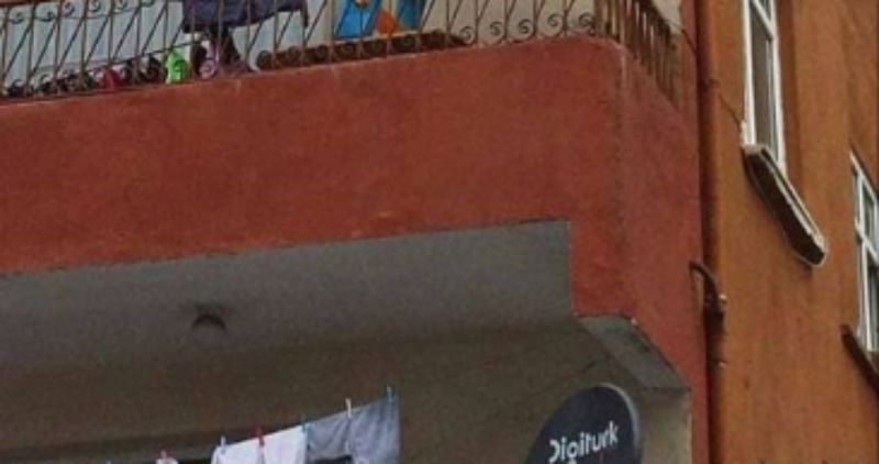 Detalj na nečijem balkonu šokirao je ljude u regiji, ovo je baš teško objasniti