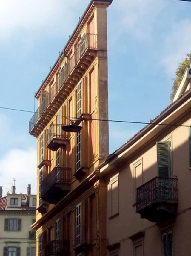 U ovoj uskoj zgradi u Torinu zapravo žive ljudi