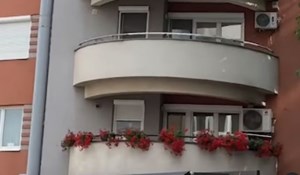 Detalj na nečijem balkonu u Ćupriji privukao je pažnju prolaznika, snimka je obišla cijeli Balkan