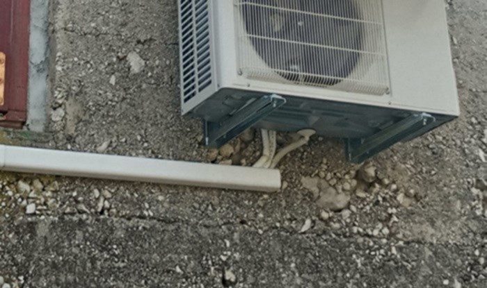 Detalj iznad vanjske klime oduševio je ljude na FB-u, ovog se samo Dalmatinac može sjetiti
