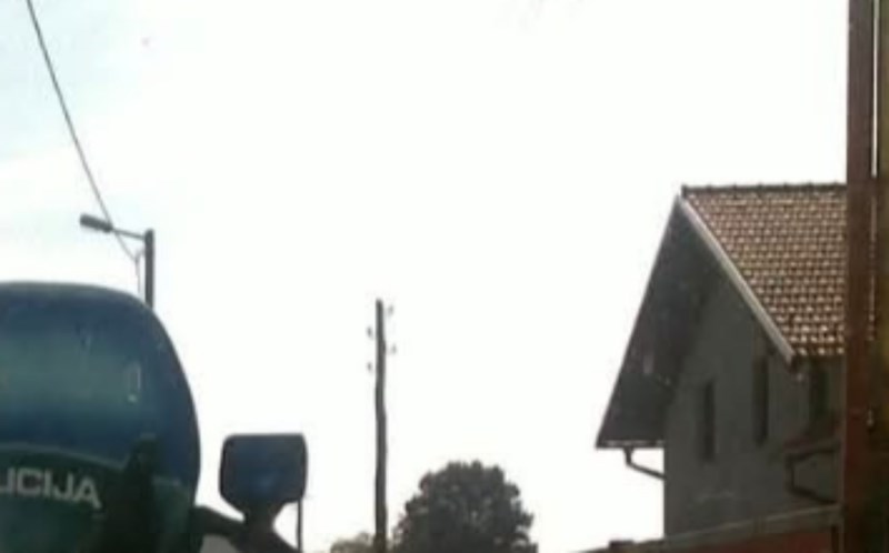 Prolaznik je u jednom selu snimio urnebesnu fotku policajca, odmah je postala hit u cijeloj zemlji