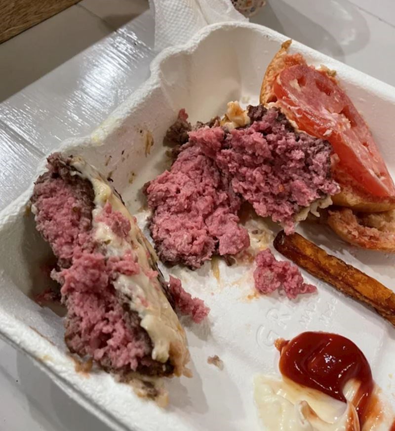 8. Ovo je trebao biti srednje pečeni burger