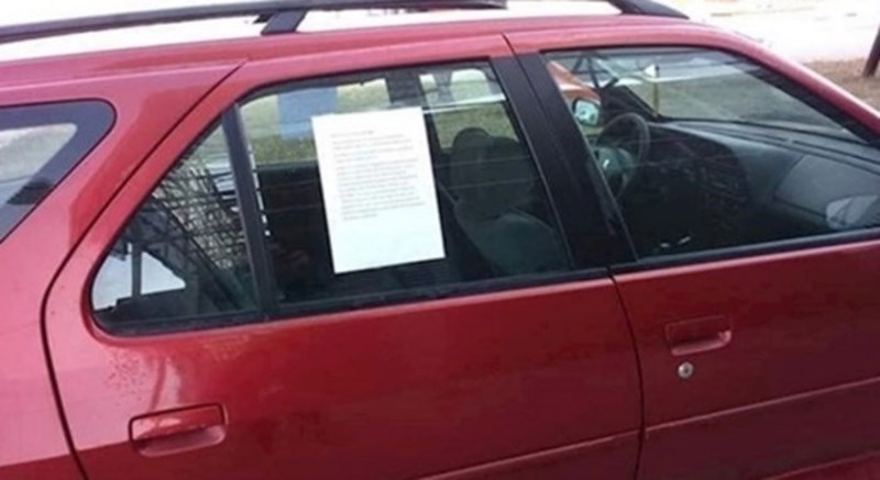 Iskreni oglas na automobilu do suza je nasmijao prolaznike, morate vidjeti zašto ga vlasnik prodaje