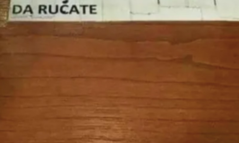 Netko je u jednom uredu slikao urnebesnu poruku za mušterije, fotka je odmah postala hit