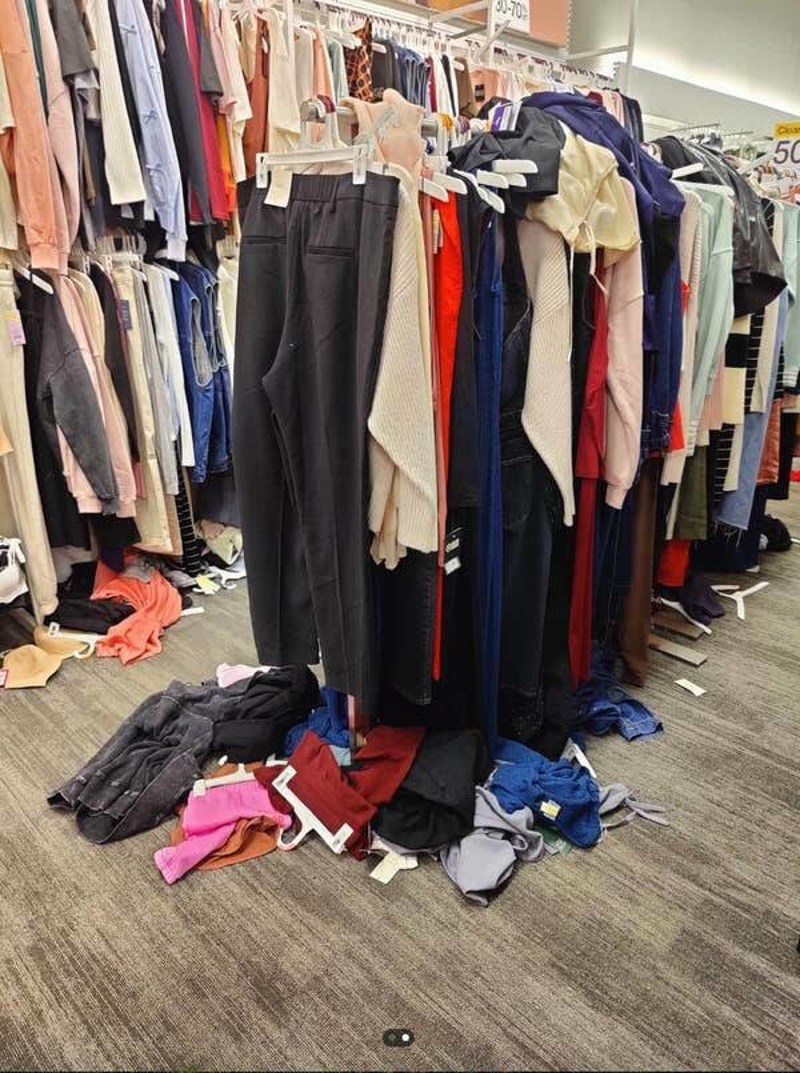 11. Ljudi koji ovako razbacaju stvari u dućanu...koma