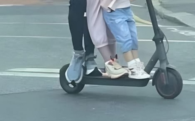 Prolaznik je snimio nesvakidašnju scenu u prometu, bizarna fotka je mnogima podigla tlak