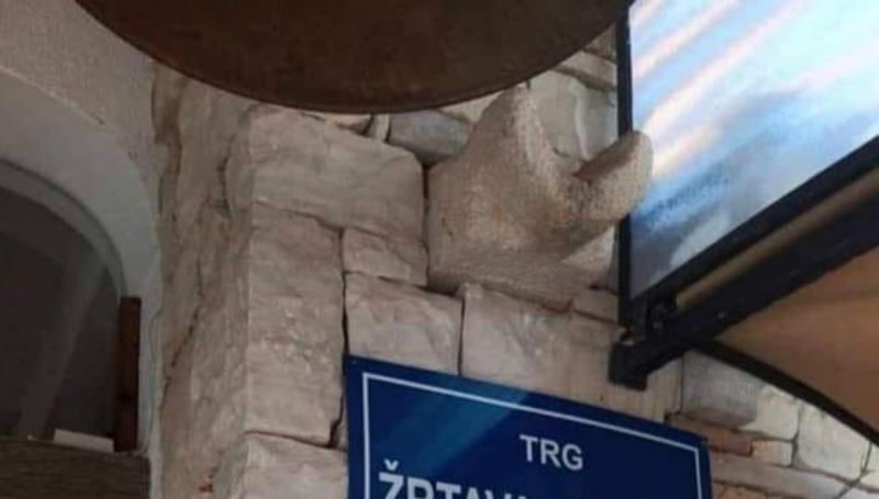 Ime trga u Dalmaciji izazvalo je salve smijeha na Fejsu, kad vidite fotku odmah ćete skužiti zašto