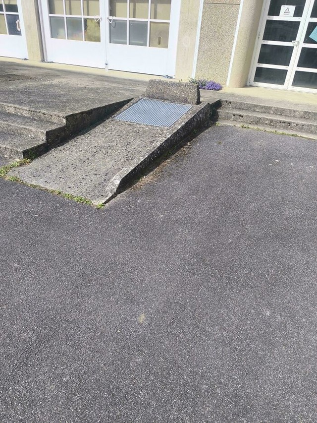 Rampa koja vodi u zid