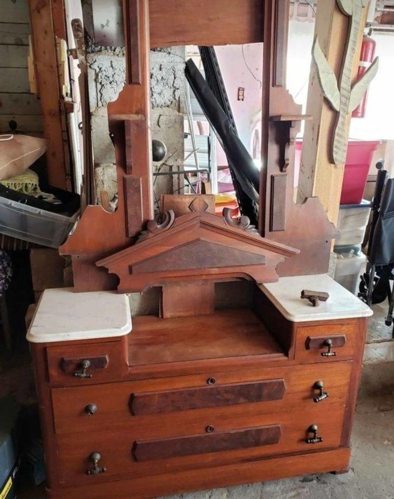 13. Ormarić za toaletu