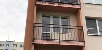 Fotka jedne zgrade u Češkoj nasmijala ljude, a sve zbog onoga što se nekome nalazi na balkonu